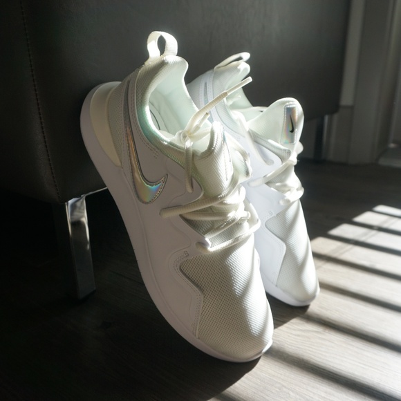 Nike Tessen running shoes white NWB training - Picture 2 of 7